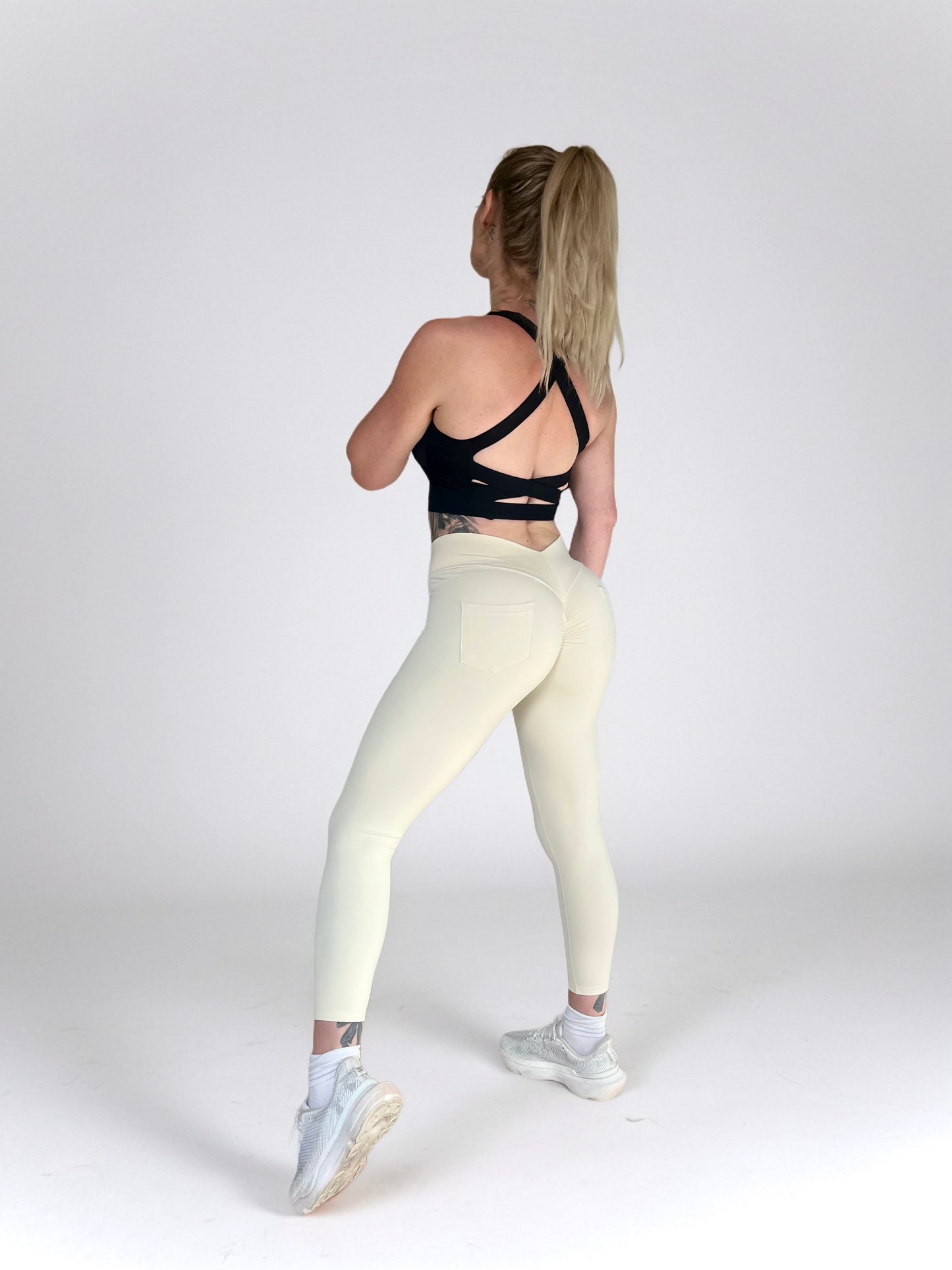 White Scrunch V-Front Leggings – Sculpting, Soft & Seriously Flattering
